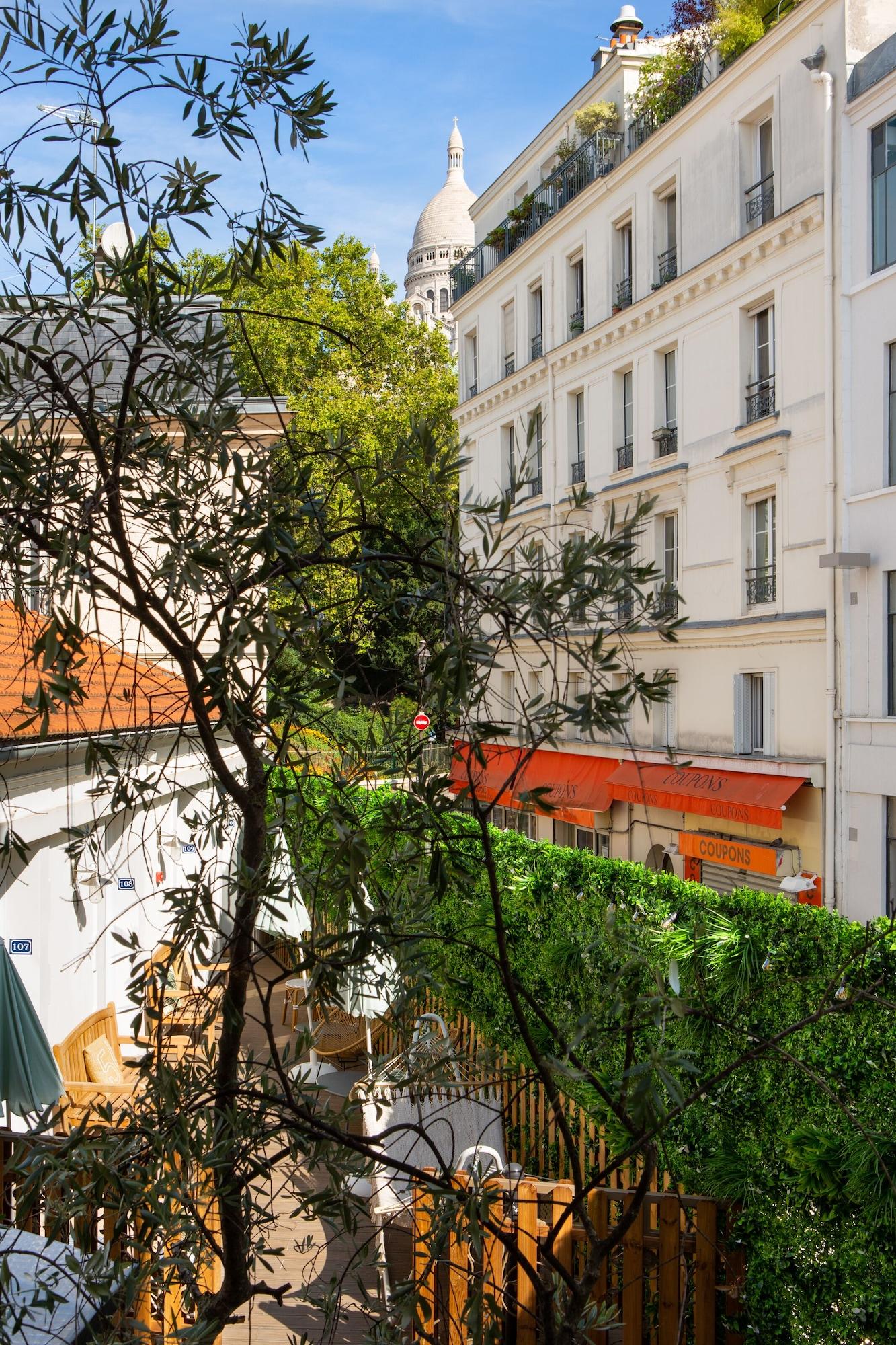 Le Village Montmartre By Hiphophostels Paris Exterior photo